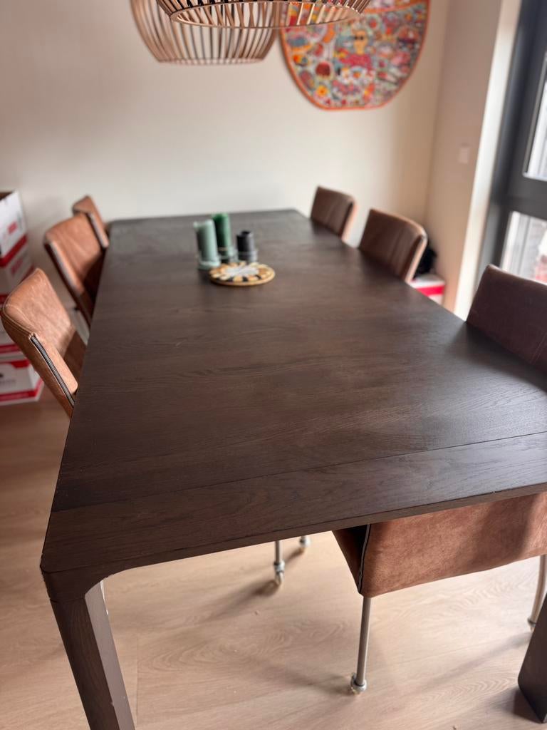 Grote uitschuifbare eettafel leolux., Huis en Inrichting, Ophalen of Verzenden, Zo goed als nieuw, Minder dan 4 stoelen