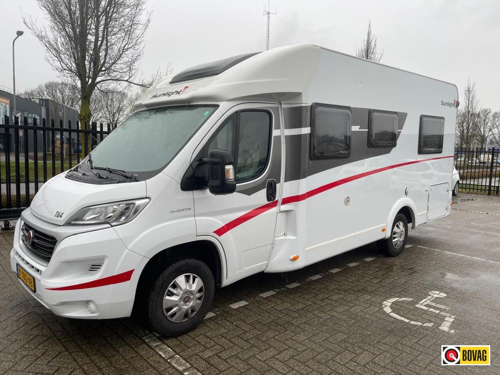 Sunlight T64, Caravans en Kamperen, Campers, Ringverwarming, Fiat, Bedrijf, Koelkast