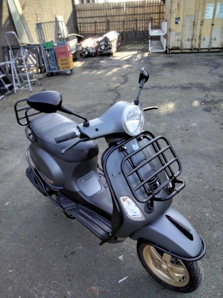 Scooter merk vespa, Fietsen en Brommers, Scooters | Vespa, Ophalen of Verzenden, Gebruikt, Benzine