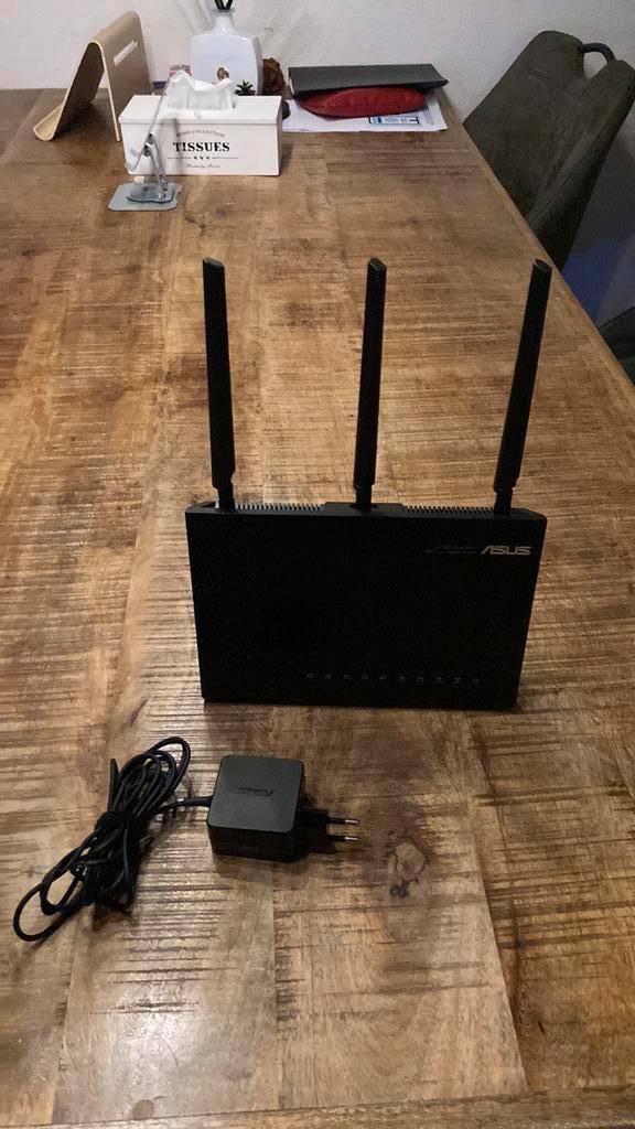 ASUS RT-AC68U AC1900 Dual Band Gigabit Router, Computers en Software, Routers en Modems, Gebruikt, Router, Ophalen of Verzenden