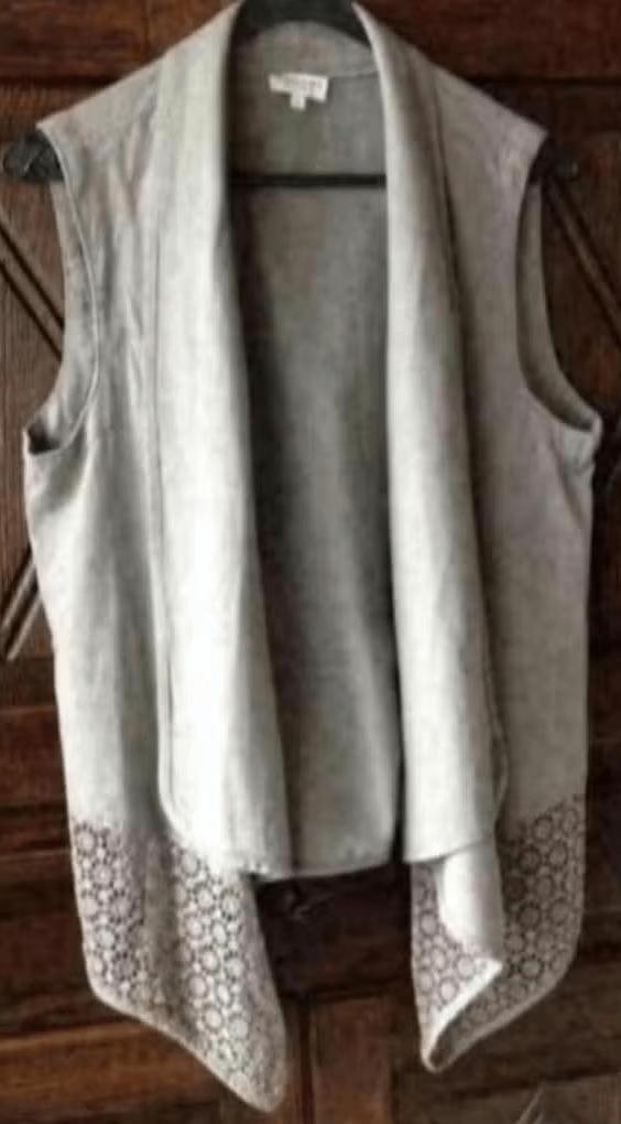 Beige - groene gilet, vestje, aparte voorkant; L; Gina Laura, Kleding | Dames, Ophalen of Verzenden, Zo goed als nieuw, Maat 42/44 (L)