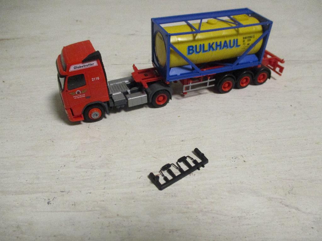 Herpa Vrachtwagen Volvo Den Hartog Schaal 1:87, Hobby en Vrije tijd, Ophalen, Zo goed als nieuw, Bus of Vrachtwagen, Herpa