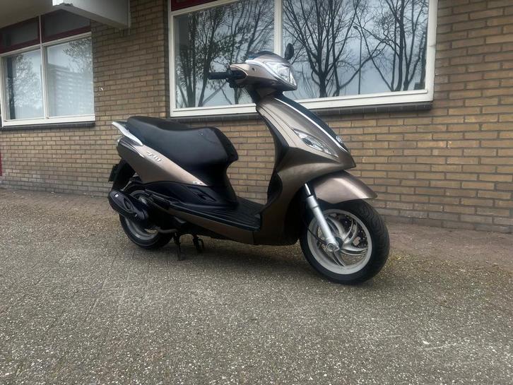 Piaggio New Fly (2016), Fietsen en Brommers, Scooters | Piaggio, Zo goed als nieuw, Overige modellen, Benzine, Ophalen
