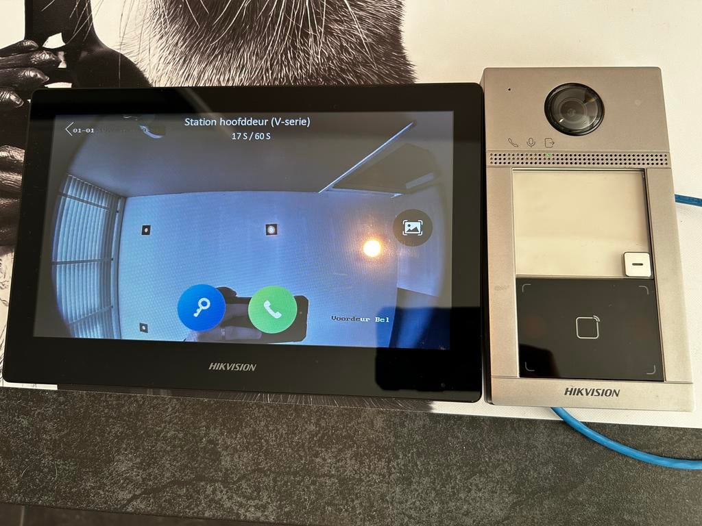 Hikvision Deur Intercom Systeem - Compleet met Monitor, Raam of Deur, Ophalen of Verzenden, Zo goed als nieuw, Compleet systeem