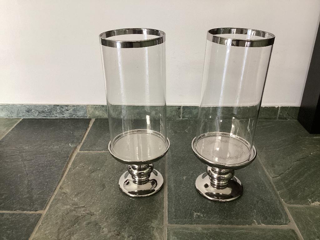 2 Glazen stolpen/kaarshouders op zilverkleurige hoge voet, Ophalen, Gebruikt