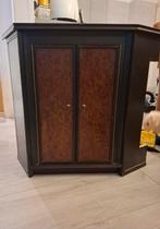 Klassiek hoekkastje met dubbele deuren, Ophalen, Gebruikt