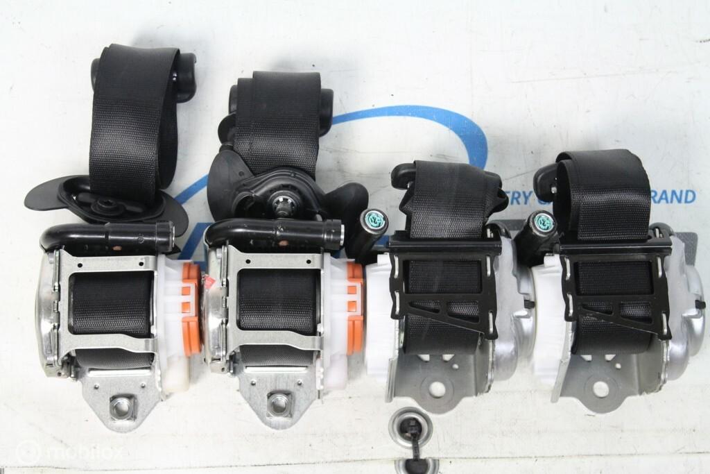 2x Gordels voor + 2x achter Mercedes A klasse W177 2018-....