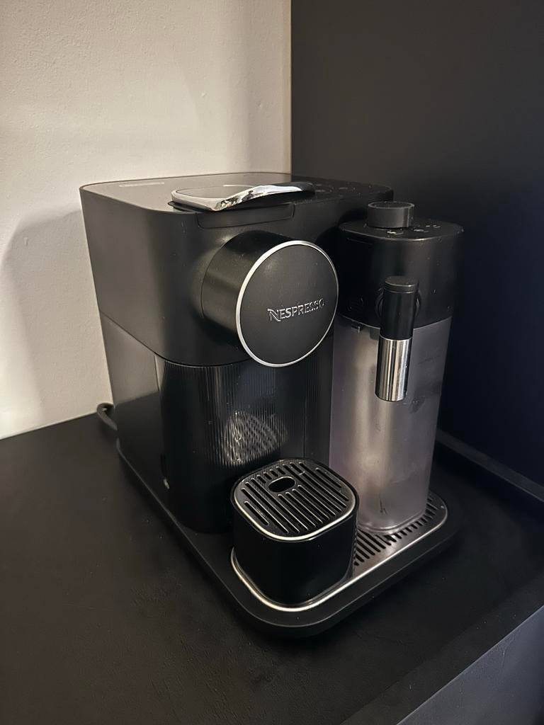 De’Longhi Nespresso Gran Lattissima + Capsulehouder, Ophalen, Espresso apparaat, Zo goed als nieuw, 1 kopje