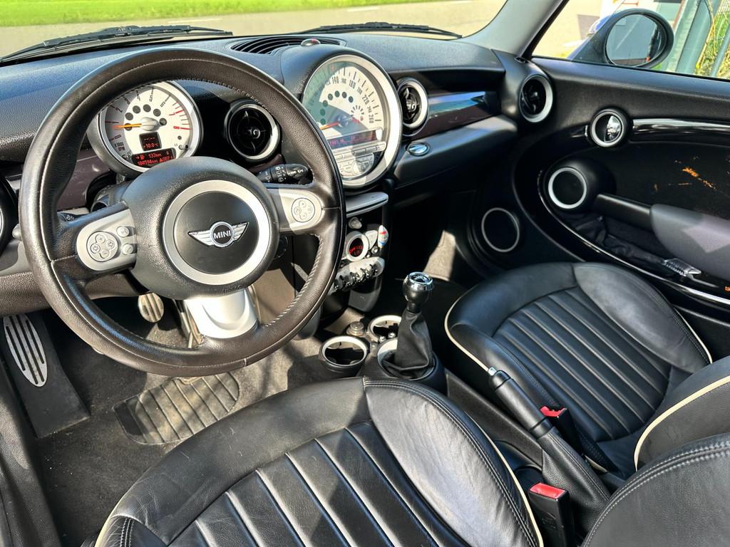 Mini Mini 1.6 Cooper S AIRCO XENON LEDER NIEUWE APK VELGEN E, Auto's, 4 cilinders, 4 stoelen, Leder, Bedrijf