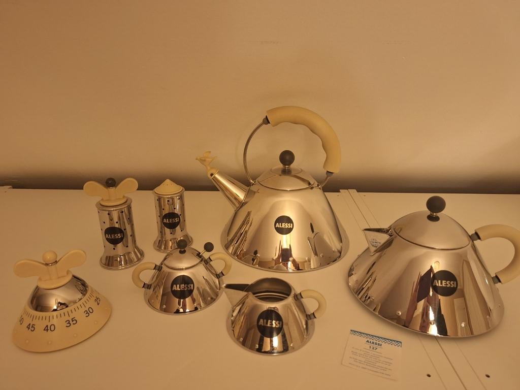 Vintage Alessi michael graves complete set met fluitketel, Huis en Inrichting, Keuken | Keukenbenodigdheden, Zo goed als nieuw