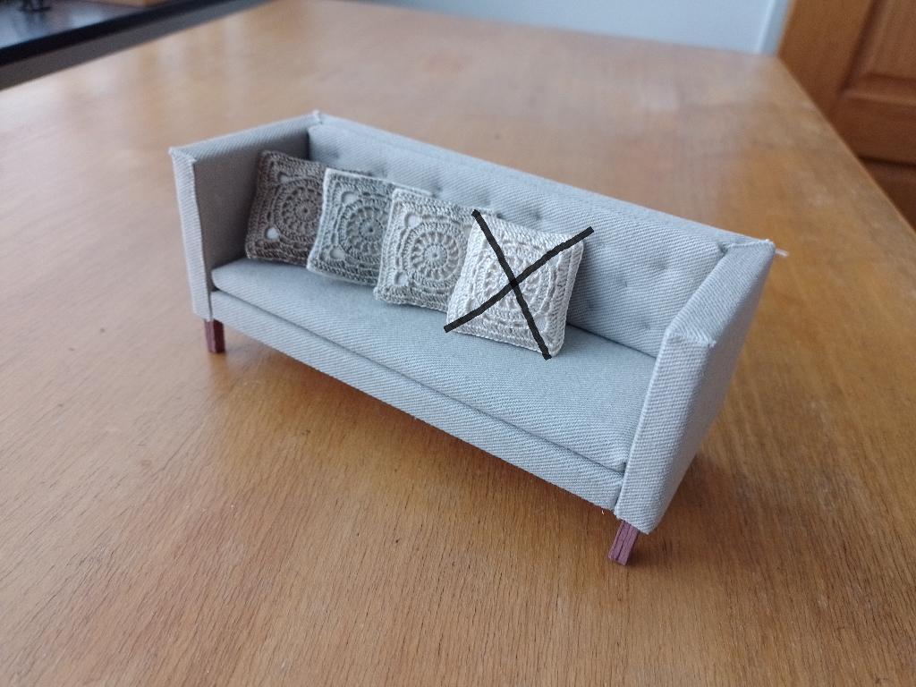 1:12 miniatuur kussentjes voor poppenhuis ecru zilver zand, Verzamelen, Ophalen of Verzenden, Nieuw, Textiel