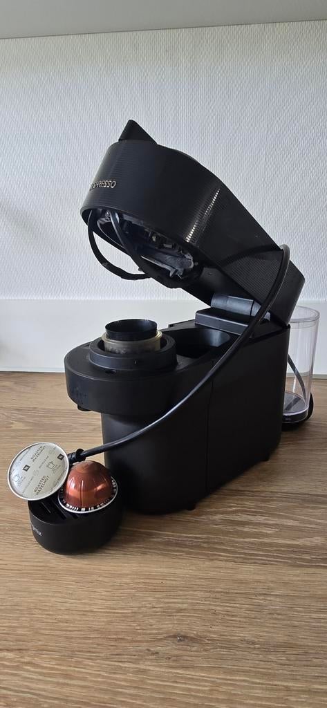 Mooie zwarte Nespresso Vertuo, 4 liter of meer, Ophalen, Zo goed als nieuw, 3 snelheden of meer