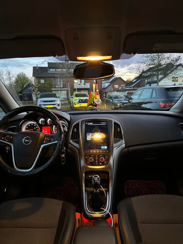 Opel Astra 1.4 Turbo Ecotec 103KW 5-D 2011 Zwart, Auto's, Voorwielaandrijving, 680 kg, 4 cilinders, Zwart