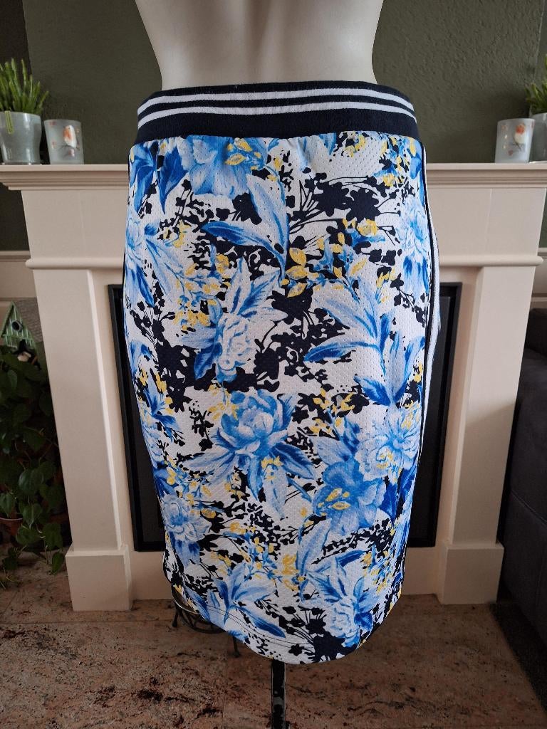 HV society bloemen sportieve rok 36 S, Kleding | Dames, Maat 38/40 (M), HV Society, Zo goed als nieuw, Knielengte