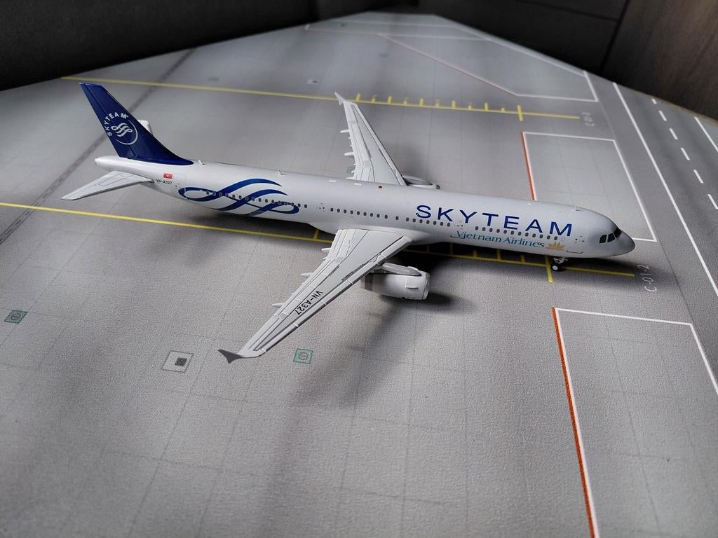 Skyteam Vietnam Airlines Airbus A321 schaal 1/200, Verzamelen, Luchtvaart en Vliegtuigspotten, Ophalen of Verzenden, Zo goed als nieuw