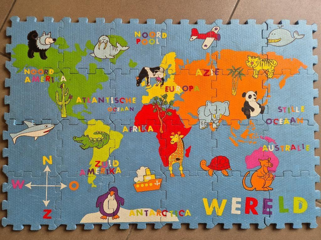 Vloerpuzzel, foam, 24 stuks, wereldkaart met dieren erop, Ophalen, 10 tot 50 stukjes, Zo goed als nieuw, 2 tot 4 jaar