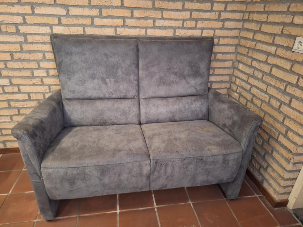 Grijze tweezitsbank in nette staat, 140x70x100cm, Huis en Inrichting, Ophalen, Gebruikt, Minder dan 75 cm, Tweepersoons