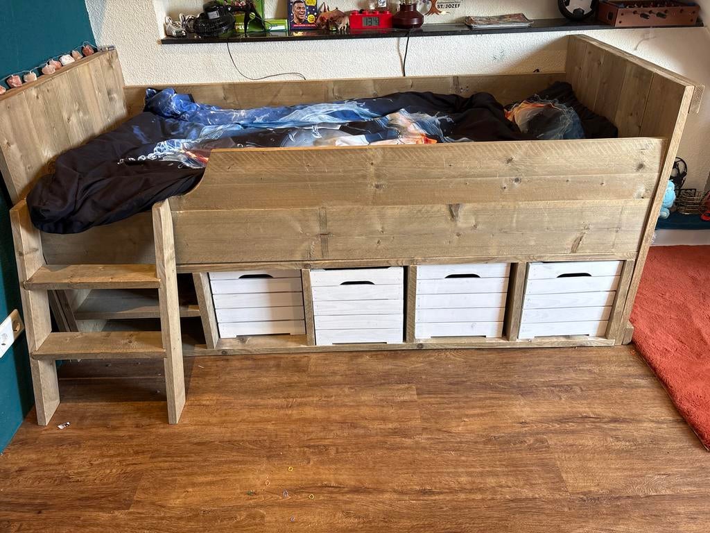 Stevig steiger houten bed met opbergruimte en trap, Ophalen, 85 tot 100 cm, Gebruikt, Matras