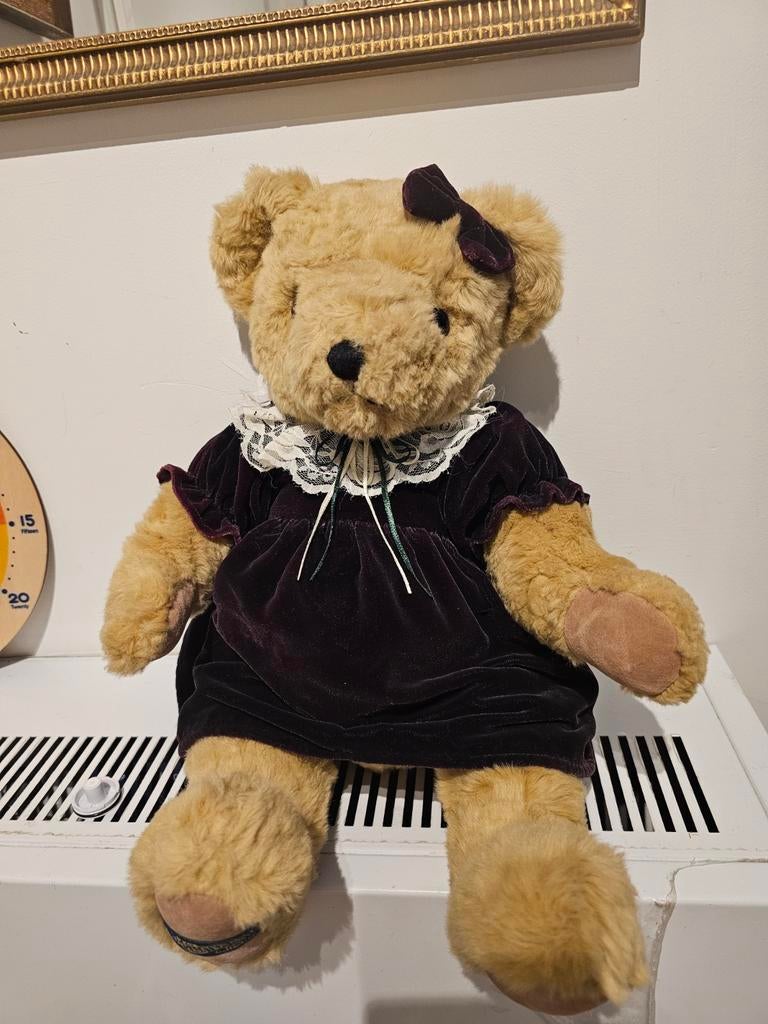 Vintage Teddybeer met Jurk - The Traditional Bear Collection, Overige merken, Beer, Ophalen of Verzenden, Zo goed als nieuw