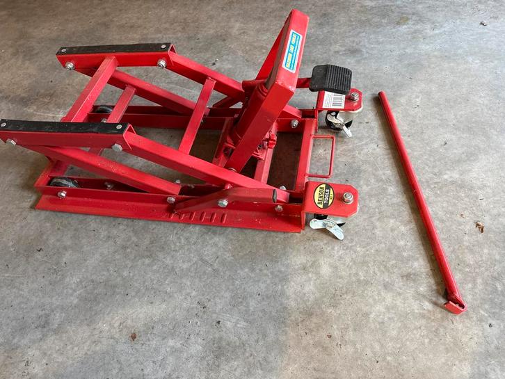 Benson Tools Motorfietslift 1500 LBS - Rood, Auto diversen, Krikken, Gebruikt, Schaarkrik, Manueel, Ophalen