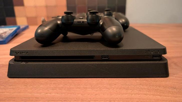 PlayStation 4 Slim 500GB + 18 games + 2 controllers, Spelcomputers en Games, Spelcomputers | Sony PlayStation 4, Zo goed als nieuw