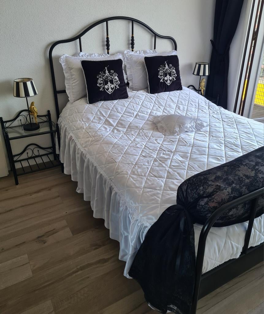 Zwarte bed 140 bij 200, Ophalen of Verzenden, Tweepersoons, Zwart, 140 cm