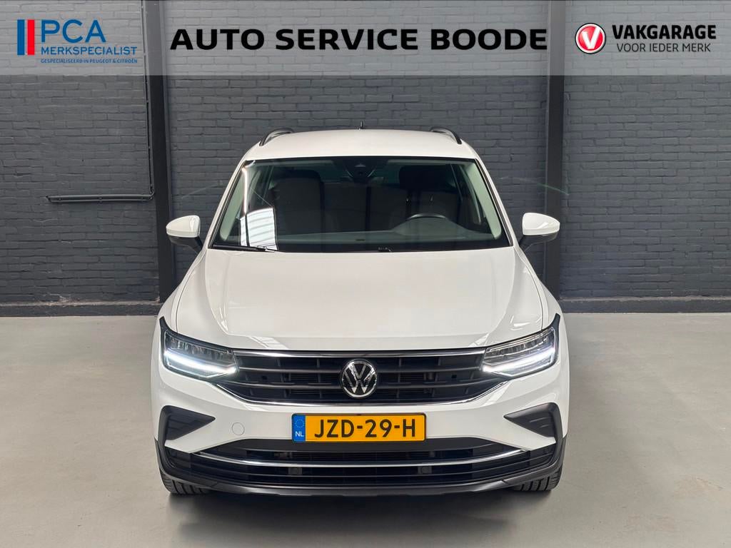 Volkswagen TIGUAN 1.5 TSI (150 pk) Life automaat - camera -, Auto's, Volkswagen, Euro 6, 4 cilinders, Wit, Bedrijf