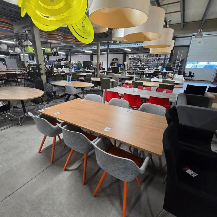 Veel kantoormeubilair gebruikt en nieuw TAFELS VERGADERTAFEL, Huis en Inrichting, Tafels | Eettafels, Gebruikt, 50 tot 100 cm