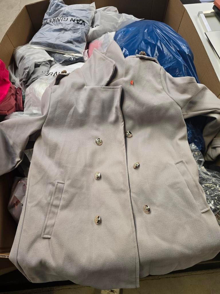 Grote partij kleding en schoenen (retouren) - Dames/Heren, Ophalen