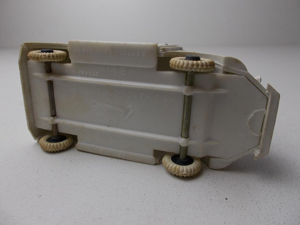 Jaren 60  PLASTIC CITROEN 1200 KG AMBULANCE No. 18. I.g.st., Ophalen of Verzenden, Zo goed als nieuw, Bus of Vrachtwagen, Overige merken
