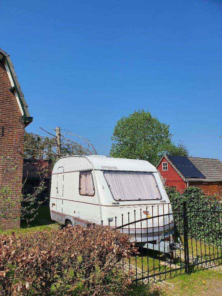 Sprite Alpine (Engels), Caravans en Kamperen, Caravans, Particulier, tot en met 2, 500 - 750 kg, Rondzit, Sprite, 2 aparte bedden