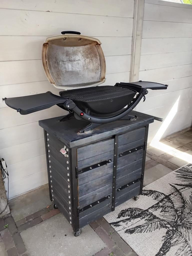Weber gasbarbecue Q200 op verrijdbaar buitenkeukenblok, Tuin en Terras, Gasbarbecues, Ophalen of Verzenden