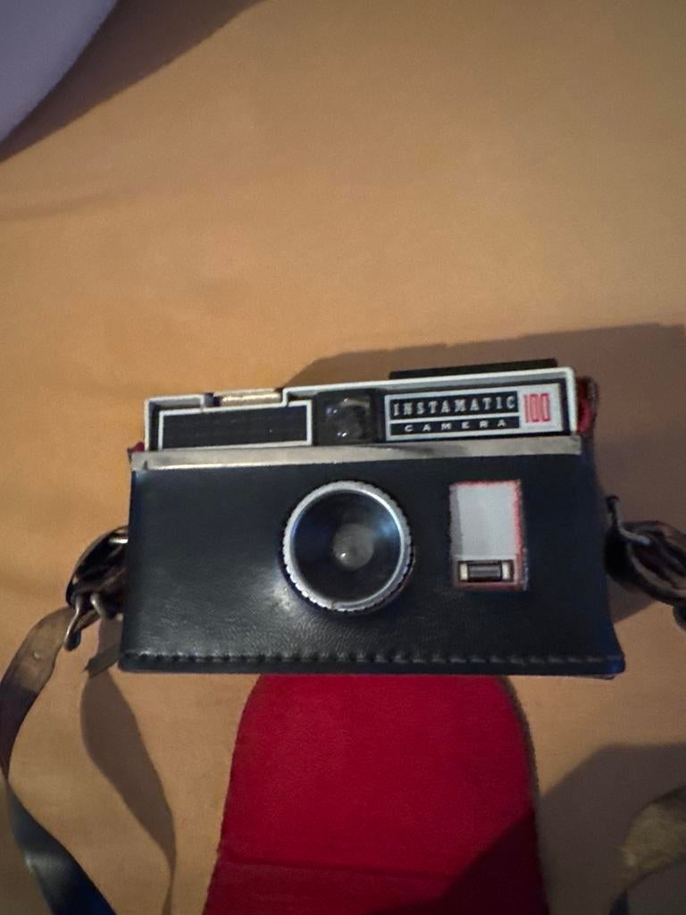 Vintage Kodak Instamatic 100 Camera met Leren Hoes, Audio, Tv en Foto, Fotocamera's Analoog, Ophalen, Gebruikt, Compact, Kodak