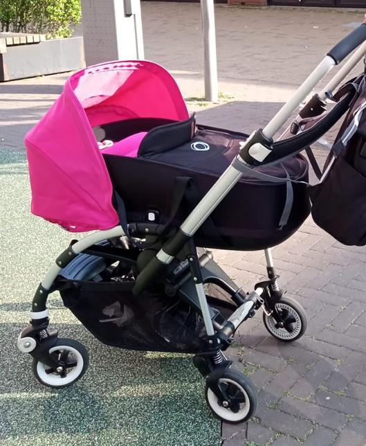 Bugaboo Bee met roze kap en warme voetenzak, Gebruikt, Bugaboo, Verstelbare duwstang, Ophalen