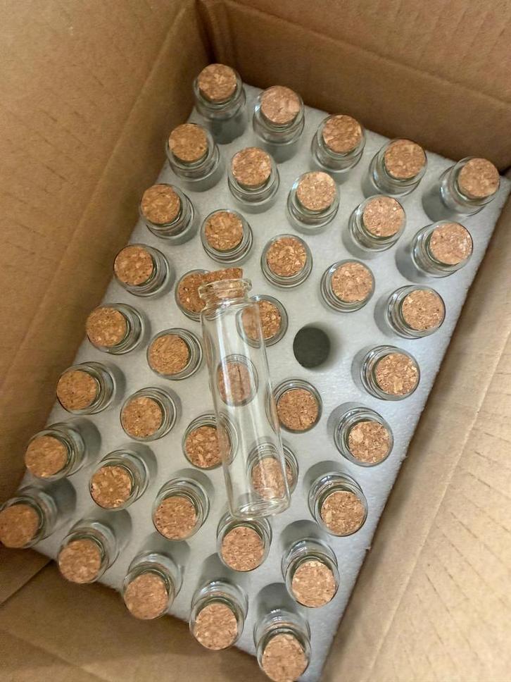 Mini glazen flesjes met kurk - 40stuks, Huis en Inrichting, Woonaccessoires | Vazen, Nieuw, Overige kleuren, Minder dan 50 cm