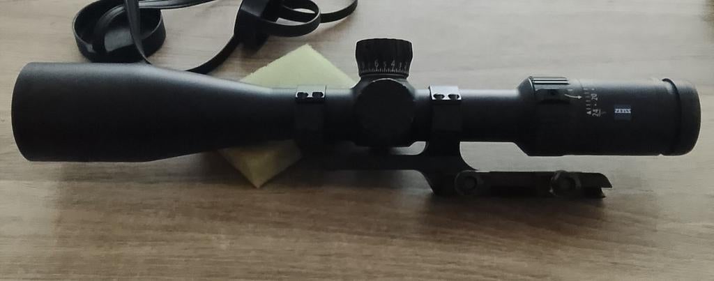 Zeiss Conquest V4 6-24x50 richtkijker met montage en doppen, Ophalen of Verzenden, Gebruikt