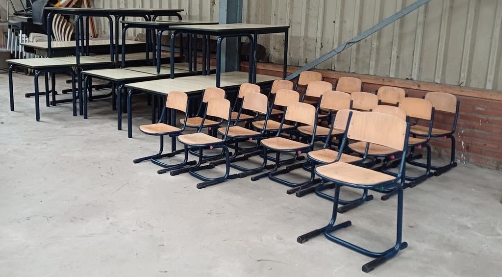 School stoeltjes en tafels, Ophalen, Stoel(en)