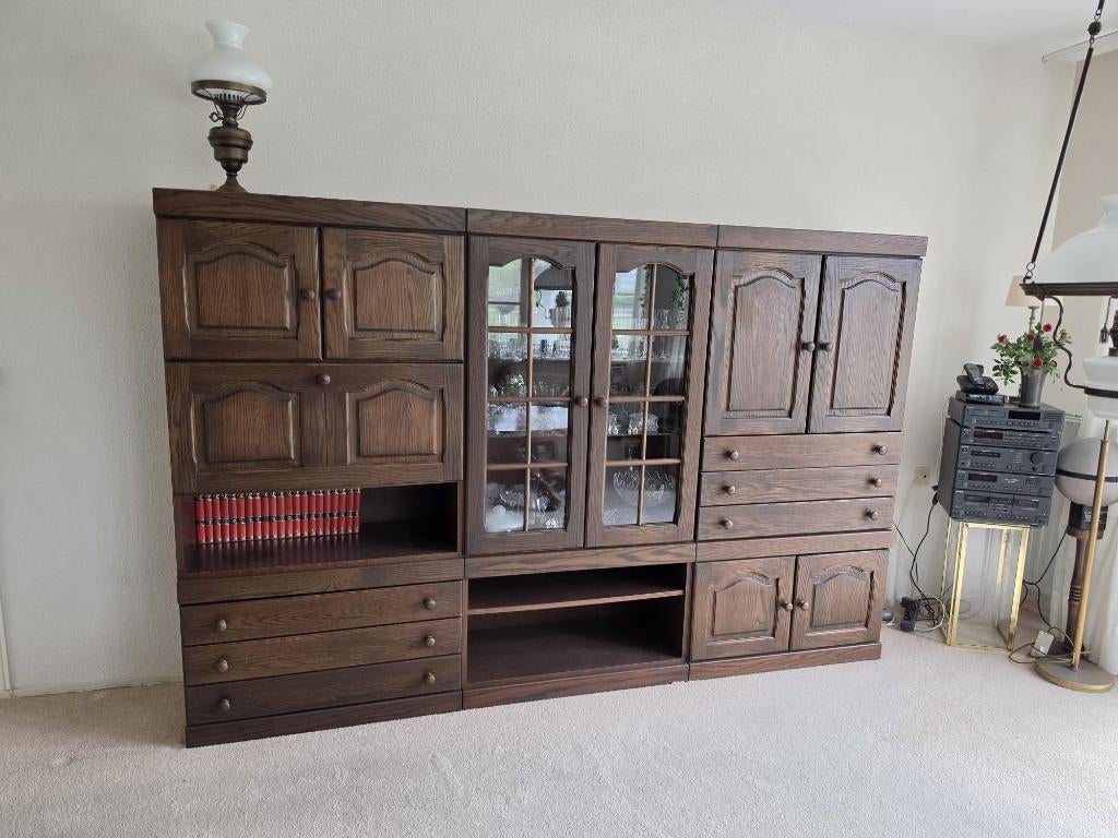 Grote houten wandkast / buffetkast, Huis en Inrichting, Ophalen, Glas, Gebruikt, Klassiek