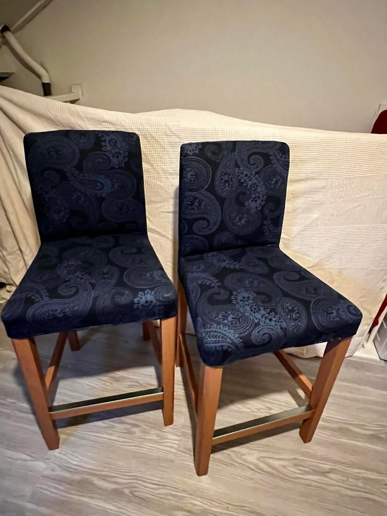 2x Barstoel IKEA BERGMUND, Huis en Inrichting, Barkrukken, Ophalen, Met voetsteun, 60 tot 90 cm, Zo goed als nieuw