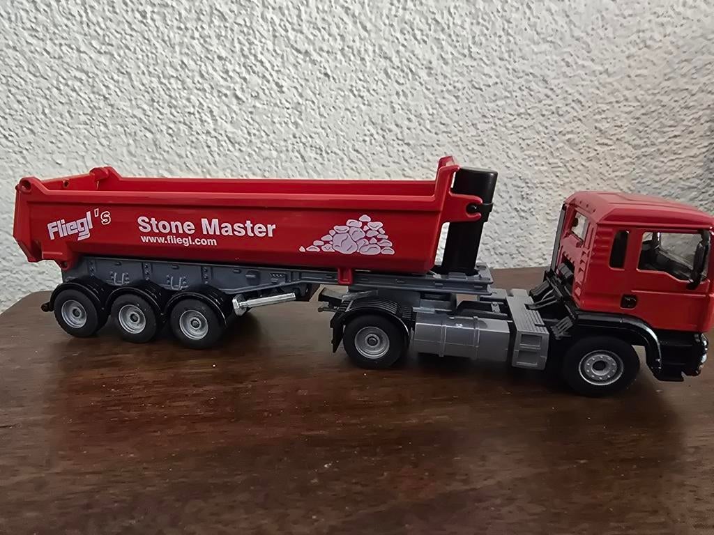 MAN Truck met Fliegl Stone Master kieptrailer - Schaalmodel, Hobby en Vrije tijd, Modelbouw | Auto's en Voertuigen, Zo goed als nieuw
