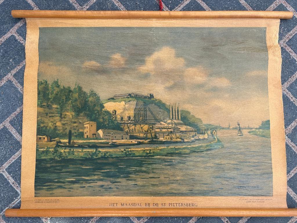 Het Maasdal bij de Sint-Pietersberg, Antiek en Kunst, Antiek | Schoolplaten, Ophalen of Verzenden, Aardrijkskunde