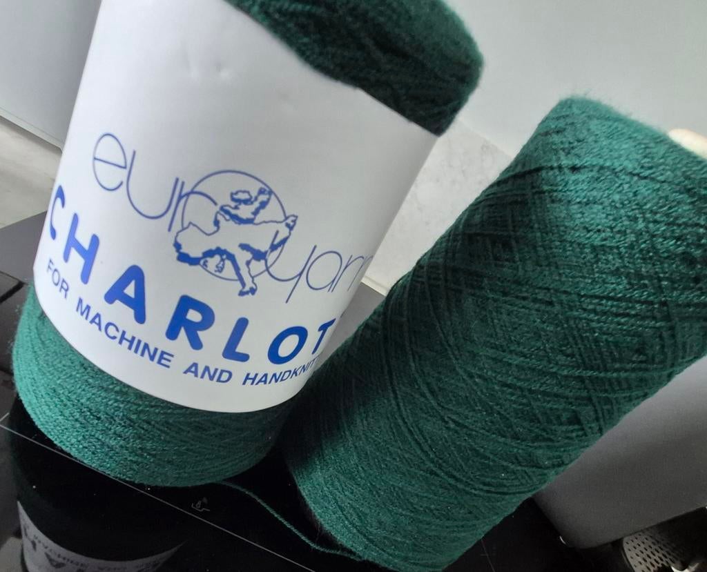 Breimachine garen op koon donker groen, Hobby en Vrije tijd, Breien en Haken, Ophalen of Verzenden, Breien of Haken, Wol of Garen