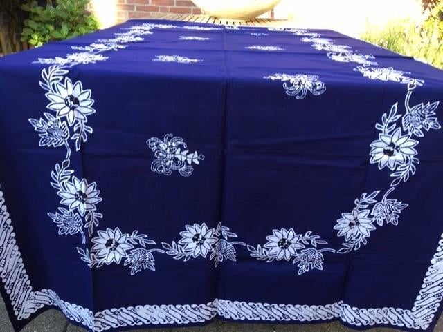 Blauw Indonesisch tafelkleed met 6 servetten.Nieuw., Ophalen of Verzenden, Nieuw, Rechthoek