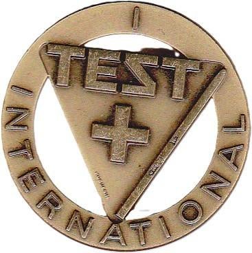 TEST + INTERNATIONAL BROCHE of SPELD, Postzegels en Munten, Ophalen of Verzenden, Overige materialen