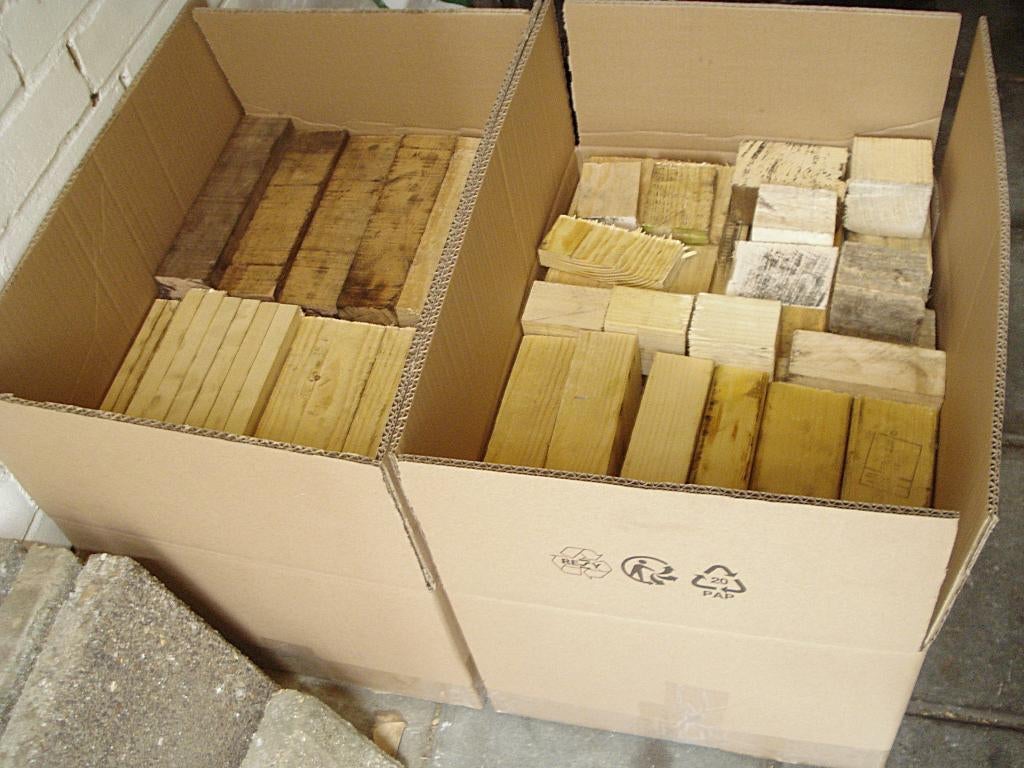 35 kg blokken haardhout - droog en klaar voor gebruik, Tuin en Terras, Haardhout, Minder dan 3 m³, Ophalen, Overige houtsoorten