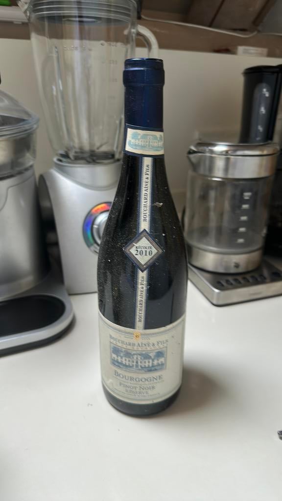 1 fles 2010 Bouchard Ainé pinot noir reserve Bourgogne, Ophalen of Verzenden, Zo goed als nieuw, Frankrijk, Rode wijn