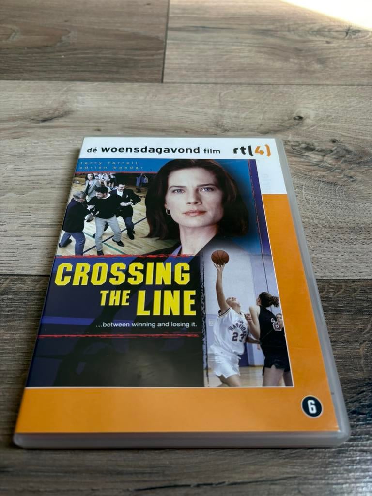 Crossing the Line, Alle leeftijden, Ophalen of Verzenden, Zo goed als nieuw