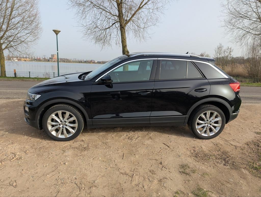 Volkswagen T-Roc TSI |Zwart |Navi CarPlay |ACC |18"|Trekhaak, Voorwielaandrijving, Stof, USB, Zwart