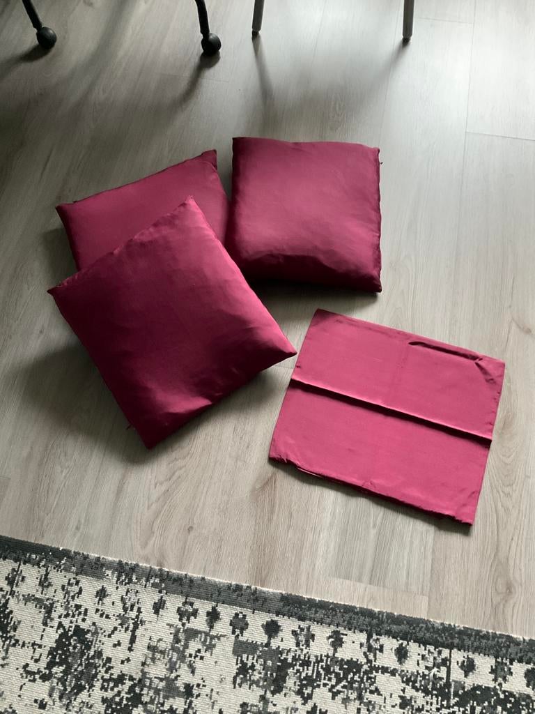 Acht paarse kussenhoezen, drie met binnenkussen., Ophalen of Verzenden, Gebruikt, Paars, Vierkant