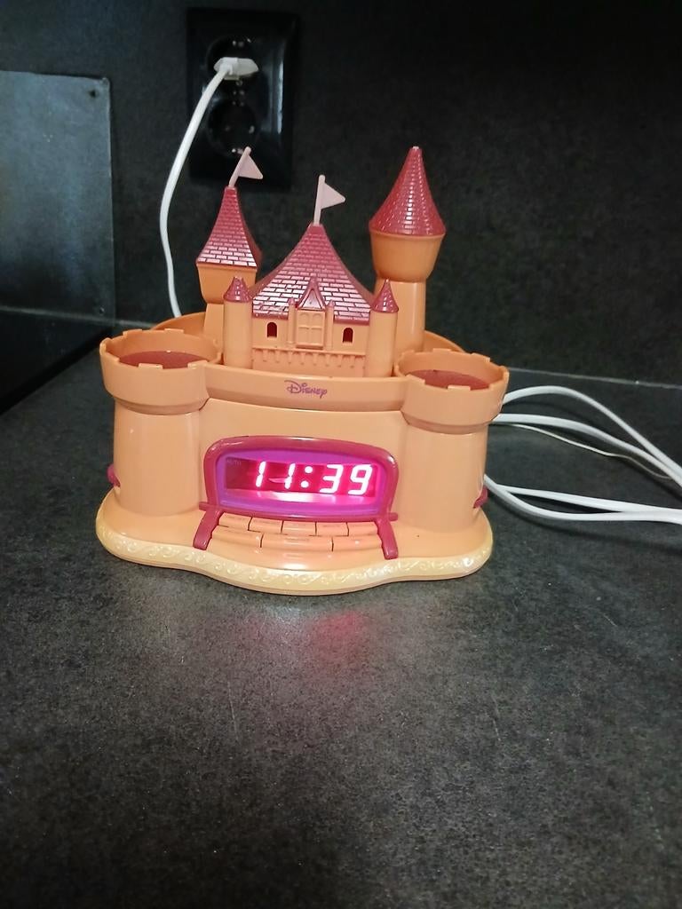 Leuke Disney kasteel wekkerradio, Ophalen of Verzenden